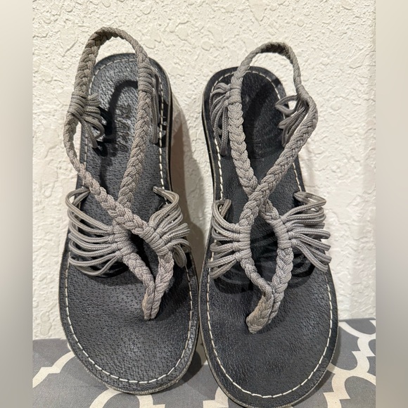 Urban Grey Plaka Flat Strappy Gladiator Sandals for Women Size 9 - Picture 1 of 3